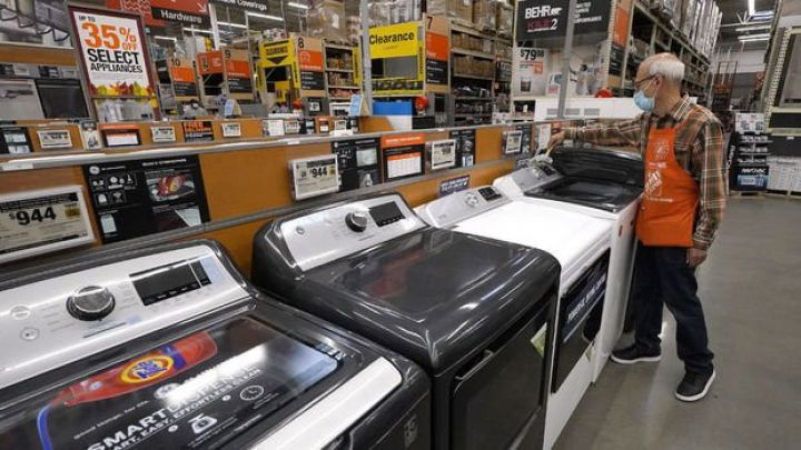 Aprel ayında ABŞ-da pərakəndə satışlar artıb