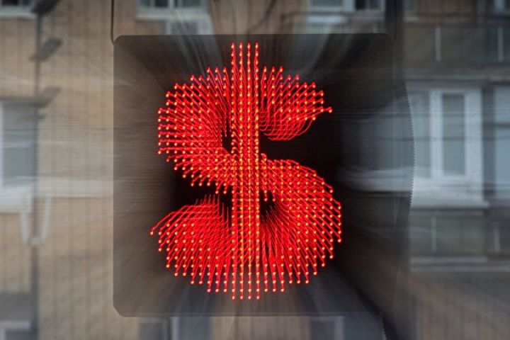 Dolların məzənnəsi bir həftə ərzində ikinci dəfə 100 rublu ötüb