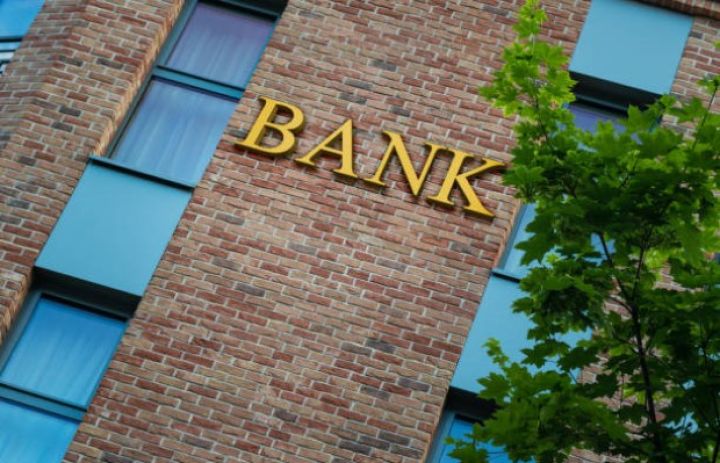 Daha bir bankda verilmiş kreditlər 1 milyard manatı keçdi