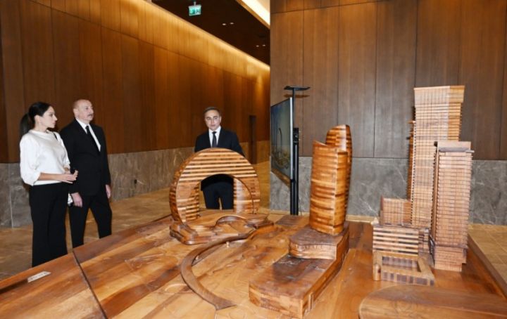 Prezident və birinci xanım Bakıda ticarət mərkəzinin açılışında iştirak etdilər