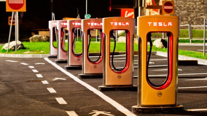 Tesla-nın İngiltərədəki satışları kəskin şəkildə aşağı düşüb