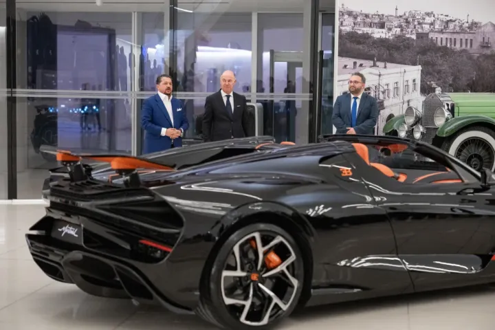 Bugatti Mistral - Dünyanın ən sürətli roadsteri artıq Azərbaycanda - FOTOLAR