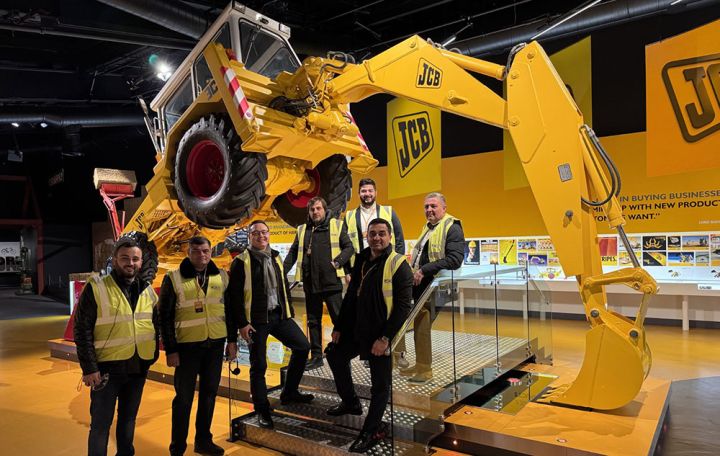 “Tegeta Motors Baku” müştərilər üçün Böyük Britaniyada yerləşən JCB zavoduna məlumat turu təşkil edib